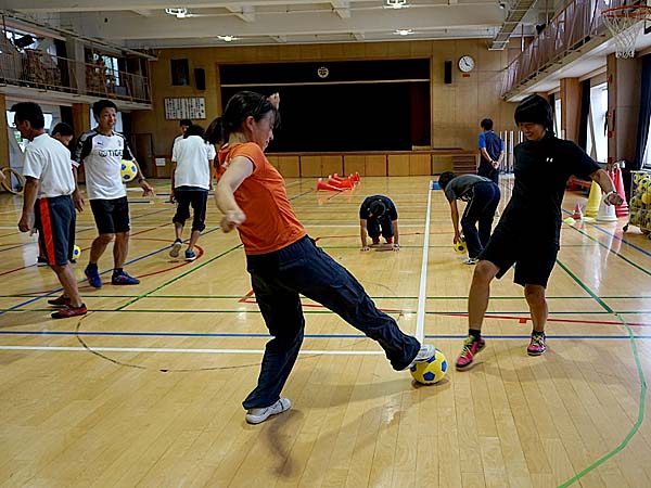 ホームタウンレポート｜勝矢寿延スクールコーチが「子どもの体力向上実技研修会」トレーニングの講師に