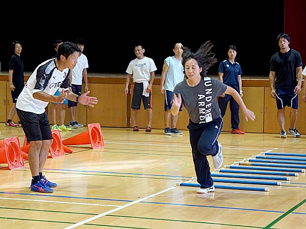 ホームタウンレポート｜勝矢寿延スクールコーチが「子どもの体力向上実技研修会」トレーニングの講師に